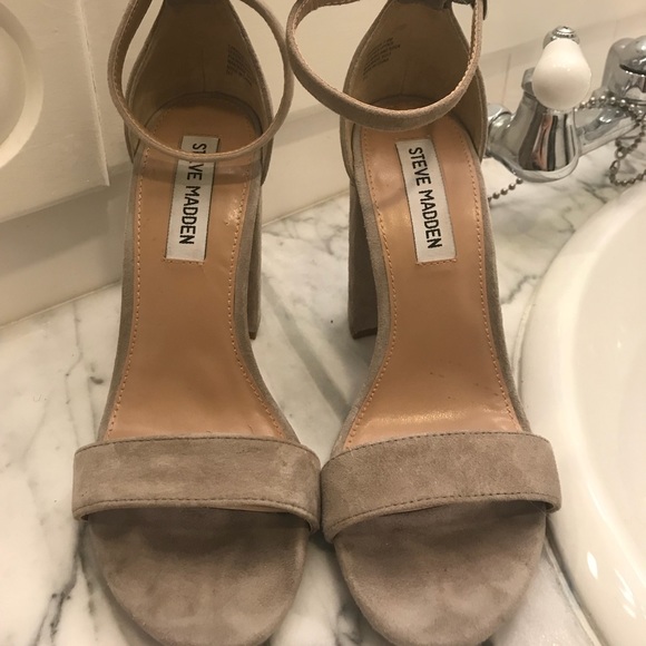 Strappy block heel nude suede sandals - Picture 3 of 3